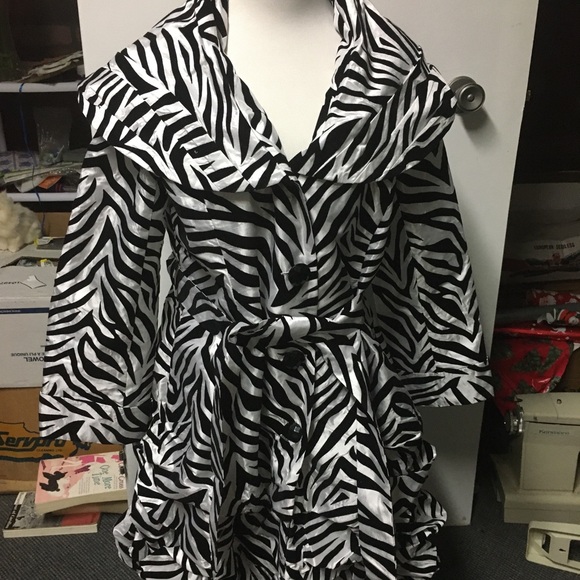 Size large Jerry T black/white zebra tie waist dress jacket - Picture 2 of 4